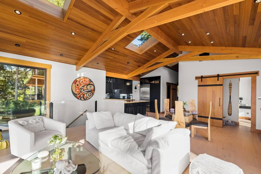 Kingfisher Manor Villa Sooke Exterior photo