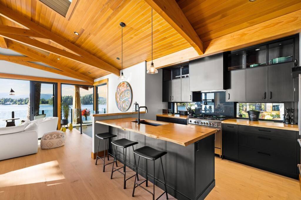 Kingfisher Manor Villa Sooke Exterior photo